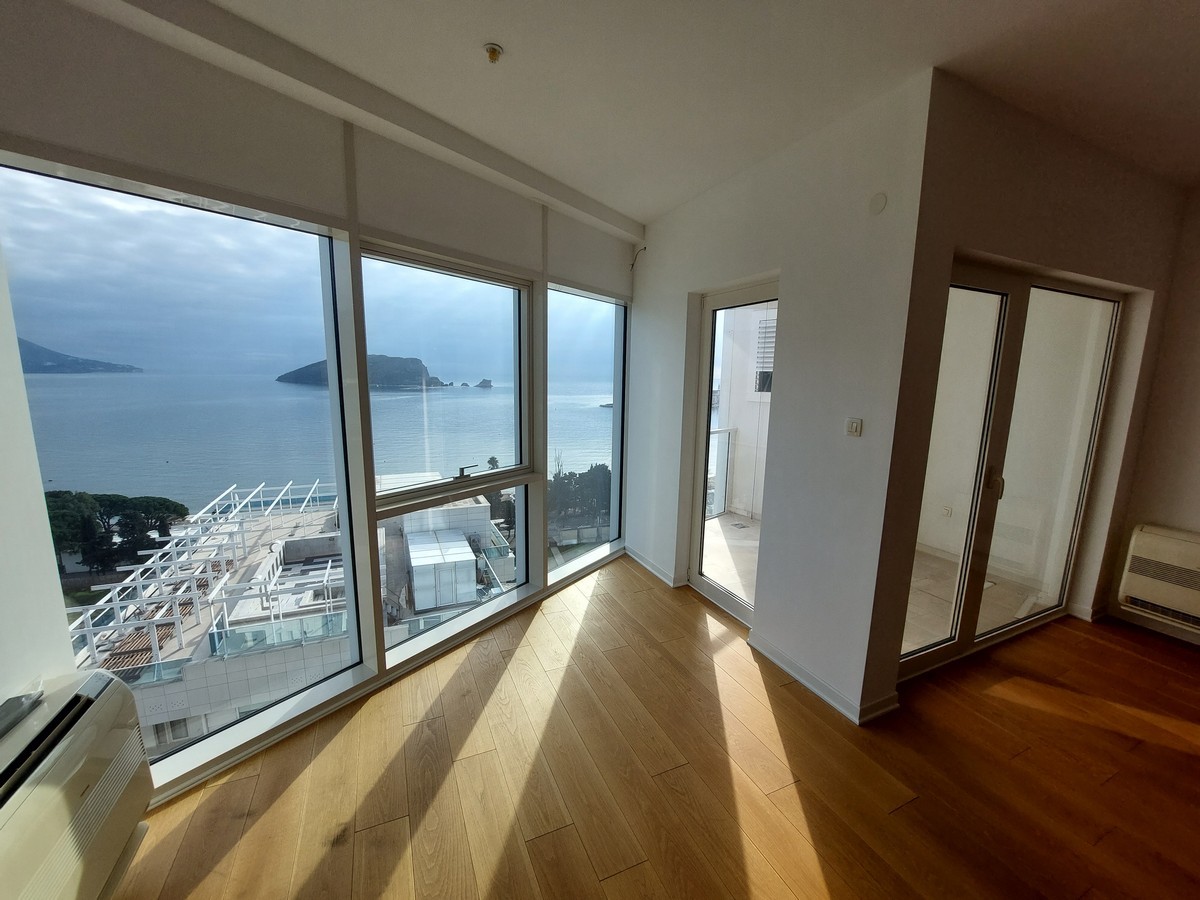 Three-Bedroom Apartment in the Main Tower of Tre Canne, Budva
